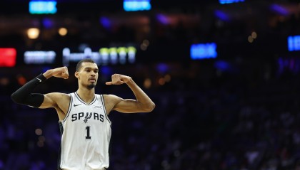 开云-火箭输掘金，输马刺，申京阿门他们和马刺新星差在哪里？|谢泼德|凯文·杜兰特|便秘|卡斯尔|持球_新浪新闻